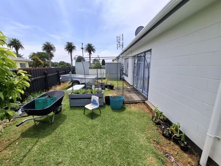 52 Bayly Street, Waitara, Unit 2 - Photo 4