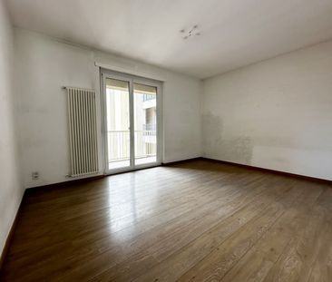 APPARTAMENTO 4.5 LOCALI RISTRUTTURATO PRIMA PIGIONE GRATUITA - Foto 2