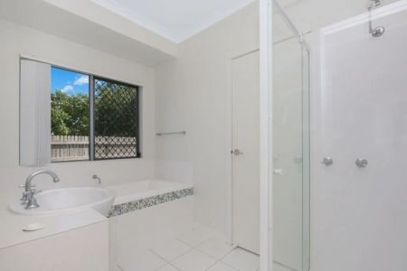 Well Presented and Roomy - Photo 5