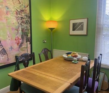 A beautiful very large double bedroom - Photo 2