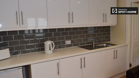 Modern 1-bedroom house for rent in Clonee, Dublin - Photo 5