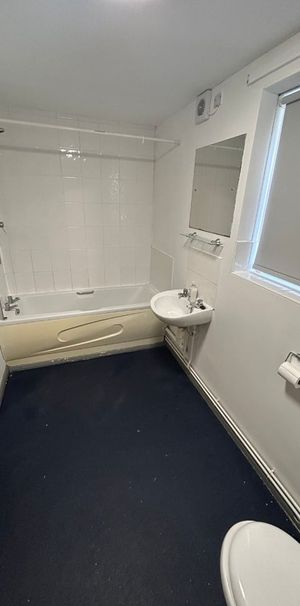 Room in a Shared House, Liberty Court, B5 - Photo 1