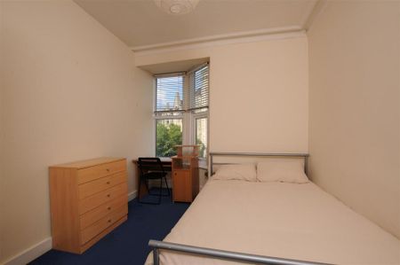 4 bedroom flat to rent - Photo 3