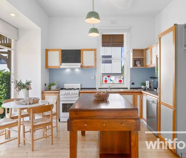 Classic character, city convenience and effortless living - Photo 5