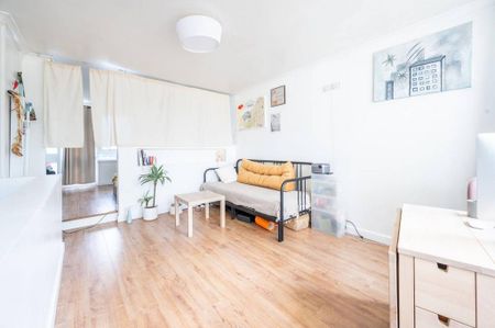 Studio to rent - Photo 2