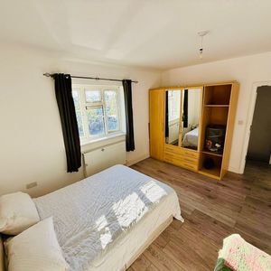 Room in a Shared House, Billet Road, E17 - Photo 2