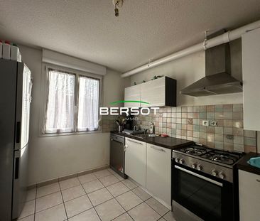 T3 AVEC BALCON ET GARAGE - PONTARLIER - Photo 2