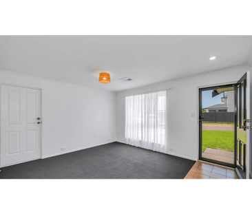 Coastal Living in a Quiet Court – Updated & Ultra Convenient - Photo 4