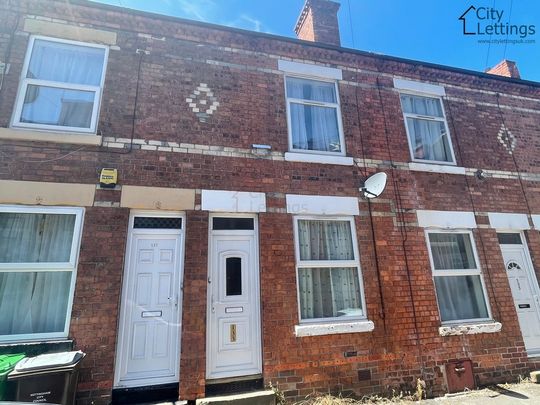 2 Bedroom Mid Terraced House - Photo 1