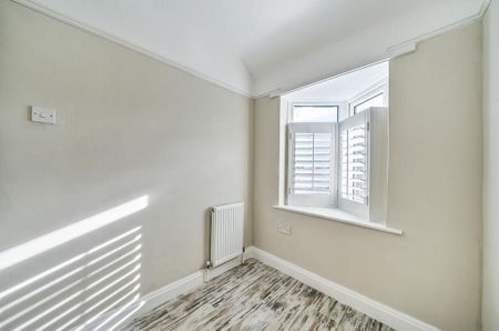 4 bedroom terraced house to rent - Photo 5