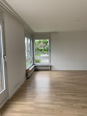 Helle 4.5-Zimmer-Wohnung in Zumikon mit Sicht ins Grüne - Photo 2