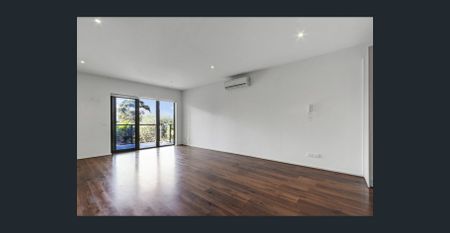 Spacious 2-bedroom apartment! - Photo 2