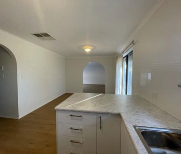 21 Lymn Avenue, ATHELSTONE SA 5076 - Photo 5