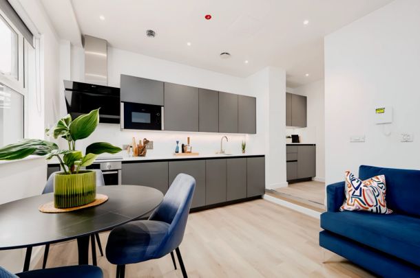 Three bed apartmen - Photo 1