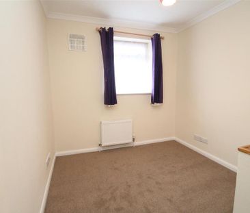 4 bedroom end of terrace house to rent - Photo 5