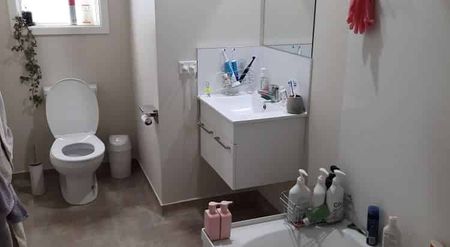 Immaculate property incl whiteware, great location - Photo 4