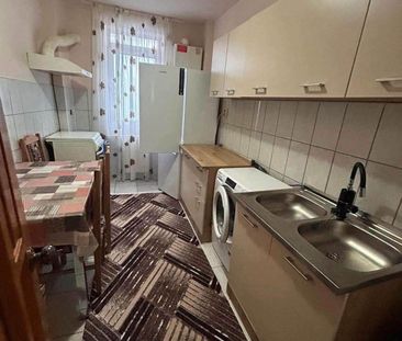 De inchiriat apartament cu 3 camere, decomandat, ultracentral - Fotografie 2