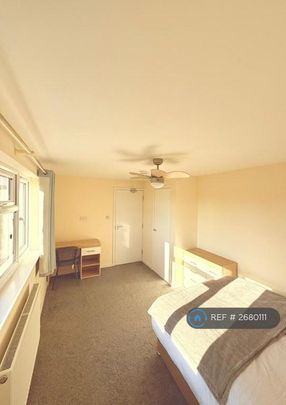 1 bedroom in a house share to rent - Photo 1