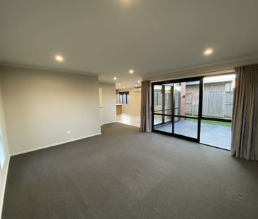 This immaculate three bedroom family home is located in the suburb ... - Photo 2