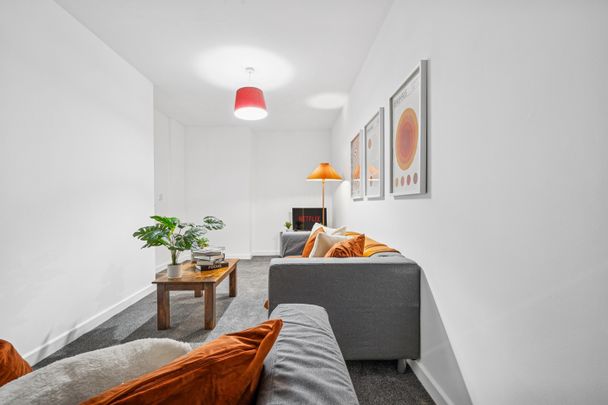 6 Bed Terraced House, Timber Dene, BS16 - Photo 1