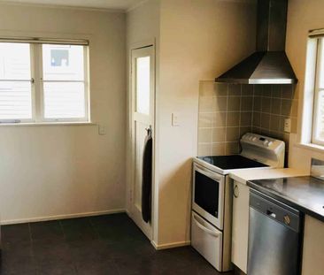 Recently renovated three bedroom home - Photo 1