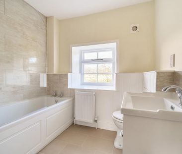 5 bedroom detached house to rent - Photo 2