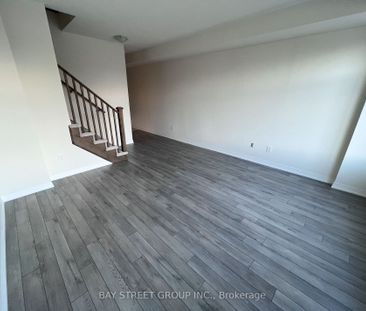 Townhouse For Lease | N8083818 - Photo 4