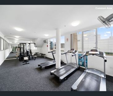 Modern apartment with panoramic views in the heart of Chatswood - Photo 1