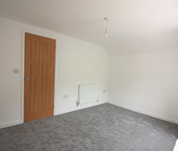 2 bedroom semi-detached house to rent - Photo 5