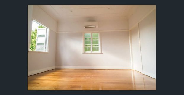 Character, Space & Lifestyle in the Heart of Holland Park - Photo 1