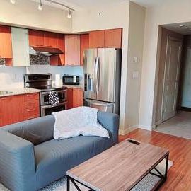 Pet Friendly Fully-Furnished 1 Bedroom + Den available - Photo 2