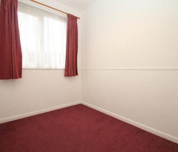 Hallington Close, Woking - 2 bedrooms Property for lettings - Seymours - Photo 3