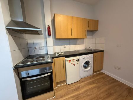Studio Flat, High Road, IG1 - Photo 2