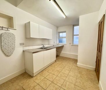 4 bedroom semi-detached house to rent - Photo 5