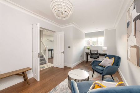 A beautifully refurbished and generously proportioned four-bedroom family home, ideally situated in this sought-after location. - Photo 2