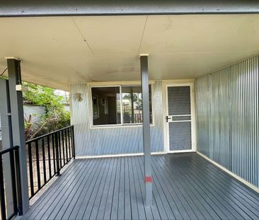 Central home with a deck! - Photo 4