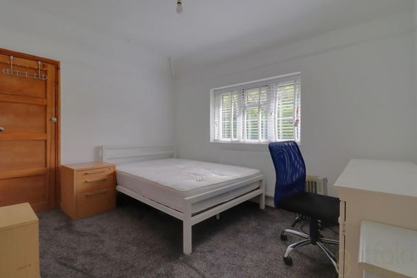 5 bedroom end of terrace house to rent - Photo 1