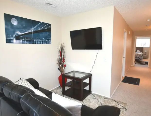 LUXURY 2 BEDROOM BASEMENT SUITE IN EVANSTON | Calgary - Photo 1