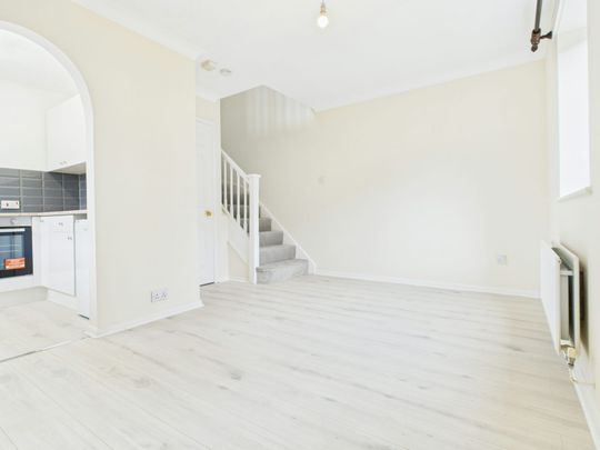 End of terrace house to rent on - Photo 1