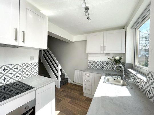 2 bedroom terraced house to rent - Photo 1