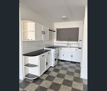 Perfect Location! - Photo 3