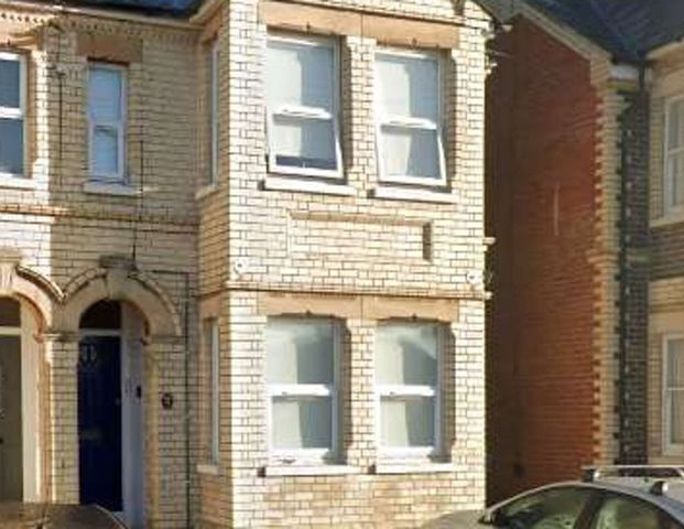 6 BED ALL ENSUITE 1 STUDIO HMO - Photo 1