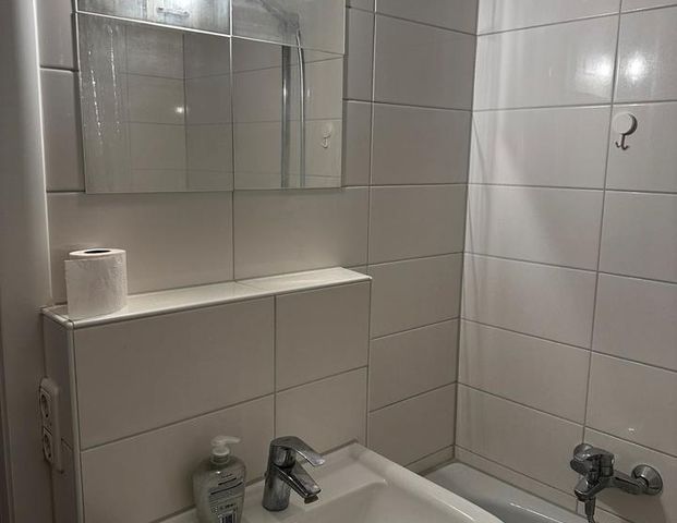 1-Zi.-Helle-Wohnung, teilmöbliert, sucht Handwerker-Nachmieter - Photo 1