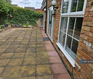 5 bedroom detached house to rent - Photo 3