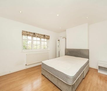 Neale Close, N2, London - Photo 1