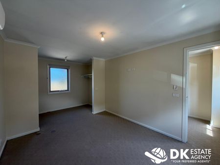 Modern 3 Bedroom Townhouse in Werribee - Photo 2