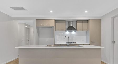 Spacious 4 Bedroom Home in Thornhill Park - Photo 5