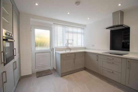 2 bedroom maisonette to rent - Photo 4