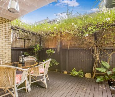 Neat and Tidy Townhouse in Great Location! - Photo 5