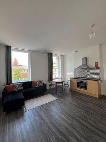 3 bedroom flat to rent - Photo 2